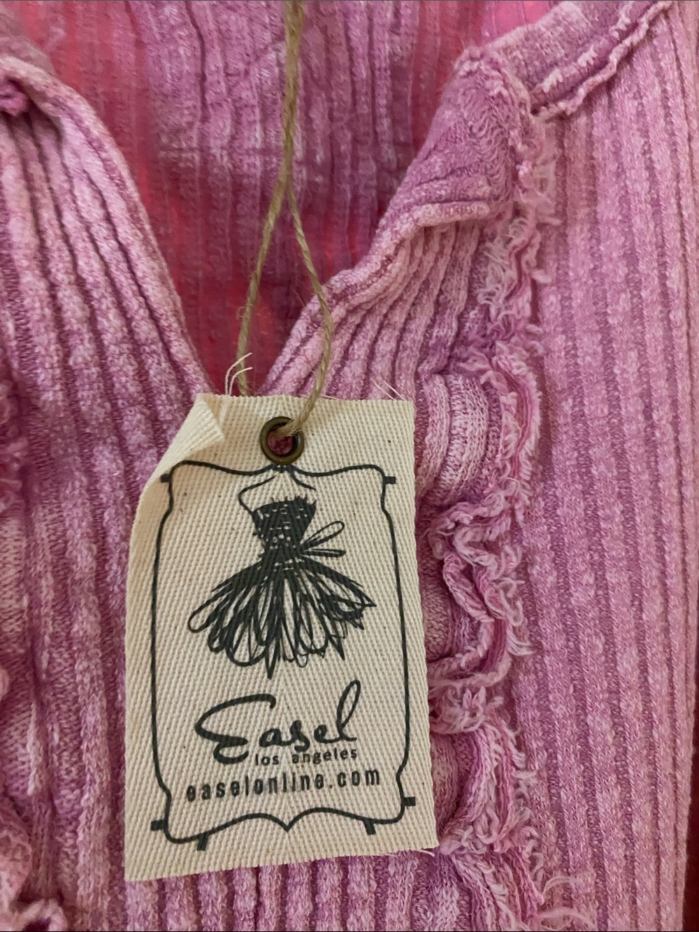 Easel Pink Ruffled Ribbed Short Sleeve V-Neck Raw Hems-Stretchy!! - Picture 4 of 4